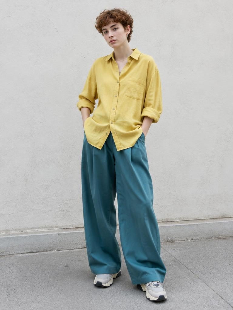 AI-generated outfit: Yellow oversized shirt with teal trousers and sneakers